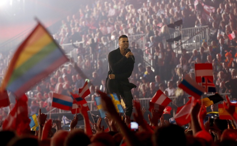  Kállay-Saunders András magyar énekes az 59. Eurovíziós Dalverseny döntőjében Koppenhágában 2014. május 10-én. (MTI/AP/Frank Augstein)